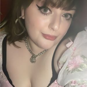 Meet your Posher, Elyse